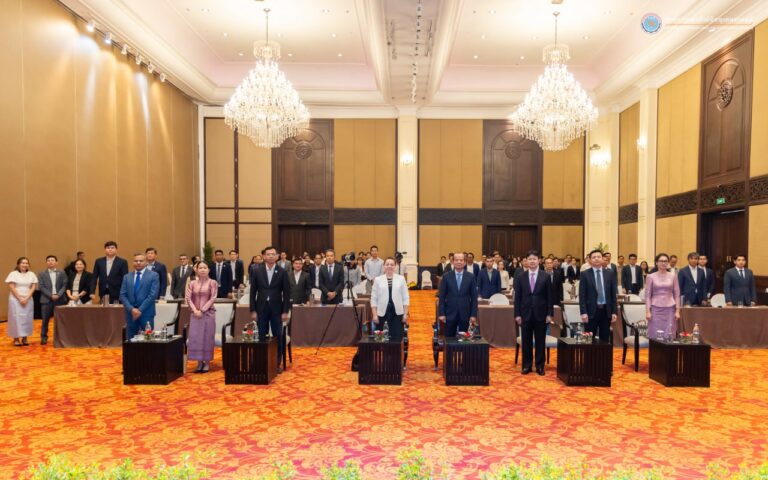 ឯកឧត្តមរដ្ឋមន្រ្តី ជា វ៉ាន់ដេត បានអញ្ជើញជាអធិបតីក្នុងពិធីប្រកាសផ្សព្វផ្សាយ របាយការណ៍អភិវឌ្ឍន៍មនុស្ស ឆ្នាំ២០២៥ ក្រោមប្រធានបទ មាគ៌ាដែលត្រូវជ្រើសរើស៖ប្រជាជននិងលទ្ធភាពដែលអាចកើតឡើងក្នុងយុគសម័យបញ្ញាសិប្បនិម្មិត (AI)