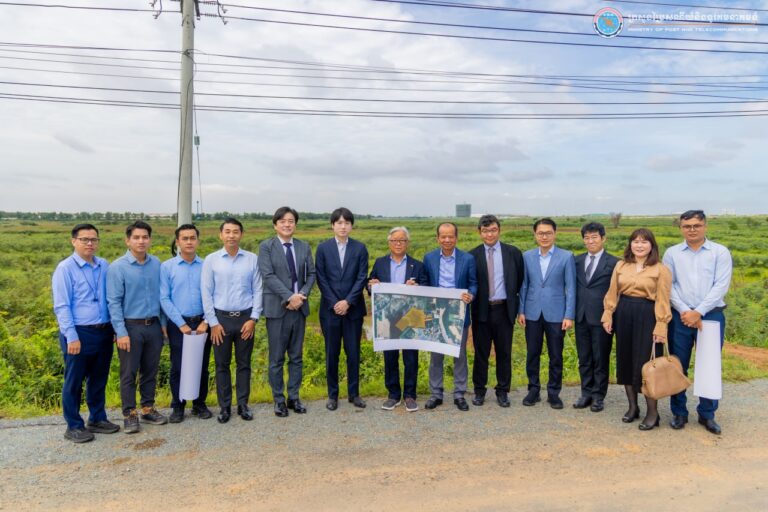 ឯកឧត្តមរដ្ឋមន្រ្តី ជា វ៉ាន់ដេត និងឯកឧត្តមឯកអគ្គរាជទូតជប៉ុន Ueno Atsushi បានអញ្ជើញទស្សនកិច្ចនៅទីតាំងគម្រោងសាងសង់សួនឌីជីថល (Digital Park) និងមជ្ឈមណ្ឌលទិន្នន័យជាតិ (National Data Center)