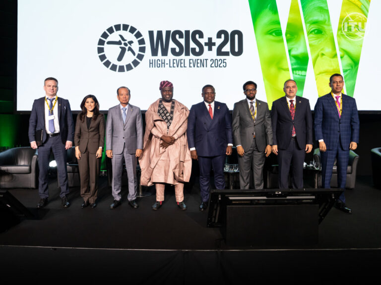 ឯកឧត្ដមរដ្ឋមន្ត្រី ជា វ៉ាន់ដេត ចែករំលែកអំពីបទពិសោធបរិវត្តកម្មឌីជីថលកម្ពុជាក្នុងវេទិកាពិភាក្សារបស់ថ្នាក់ដឹកនាំ និងកិច្ចសន្ទនាតុមូលថ្នាក់រដ្ឋមន្ត្រី នៃកិច្ចប្រជុំកំពូលពិភពលោកស្ដីពីសង្គមព័ត៌មាន