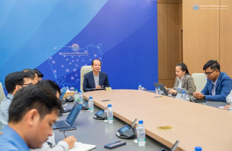 ឯកឧត្តមរដ្ឋមន្រ្តី ជា វ៉ាន់ដេត បានអញ្ជើញចូលរួមពិធីសំណេះសំណាលជាមួយសិស្សថ្នាក់ទី១២ នៅវិទ្យាល័យដែលមានមជ្ឈមណ្ឌលបច្ចេកវិទ្យាសហគមន៍ ចំនួន ១៨ ទីតាំង ក្នុងខេត្តតាកែវ ប្រមាណ ៤ ០០០ នាក់ តាមប្រព័ន្ធវីដេអូ ZOOM