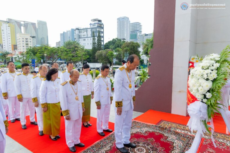 ឯកឧត្តមរដ្ឋមន្ត្រី ជា វ៉ាន់ដេត បានដឹកនាំប្រតិភូក្រសួងប្រៃសណីយ៍និងទូរគមនាគមន៍ អញ្ជើញចូលរួមថ្វាយកម្រងផ្កាគោរពព្រះវិញ្ញាណក្ខន្ធ “ព្រះបរមរតនកោដ្ឋ”