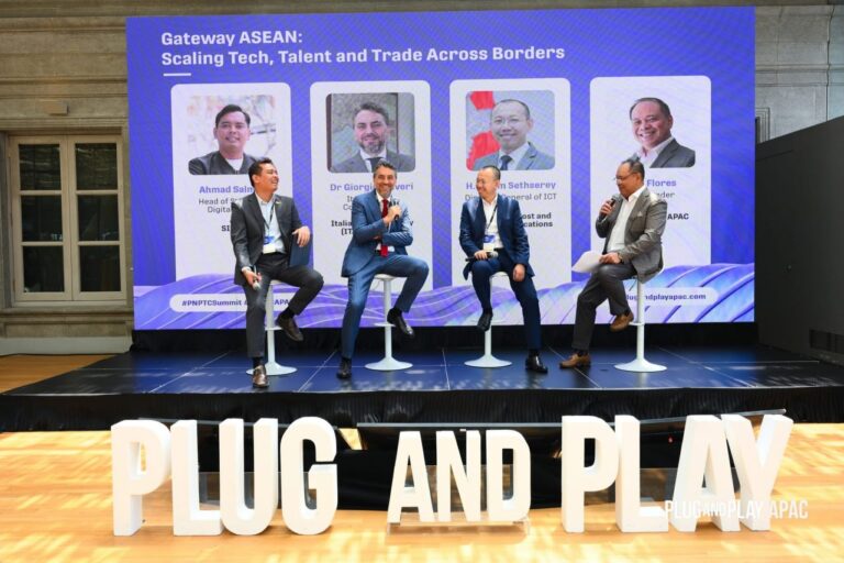 ឯកឧត្តម សំ សិទ្ធិសិរី បានដឹកនាំក្រុមធុរកិច្ចថ្មីឌីជីថលកម្ពុជាចំនួន ៨ ក្រុមទៅចូលរួមកម្មវិធី APAC Summit 2025 ដែលរៀបចំដោយ Plug and Play Asia Pacific​ នៅប្រទេសសិង្ហបុរី