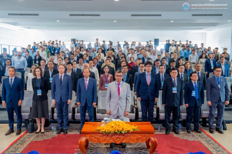 ឯកឧត្តមរដ្ឋមន្រ្តី ជា វ៉ាន់ដេត បានអញ្ជើញថ្លែងសុន្ទរកថាគន្លឹះក្នុងពិធីបើកសន្និសីទថ្នាក់ជាតិស្ដីពីបញ្ជាសិប្បនិម្មិតសម្រាប់ការអប់រំ ឆ្នាំ២០២៥ ក្រោមប្រធានបទ “បញ្ញាសិប្បនិម្មិតសម្រាប់អនាគតនៃការអប់រំនៅកម្ពុជា”