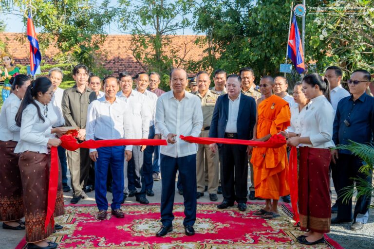 ឯកឧត្តមរដ្ឋមន្រ្តី ជា វ៉ាន់ដេត បានអញ្ជើញជាអធិបតីក្នុងពិធីសម្ពោធឆ្លងសមិទ្ធផលនានា និងស្រោចស្រពសុគន្ធវារីប្រគេនព្រះអង្គគ្រូចៅអធិការ គ្រូសូធ្យស្តាំ គ្រូសូធ្យឆ្វេង វត្តកោះអណ្តែត ស្រុកកោះអណ្តែត ខេត្តតាកែវ