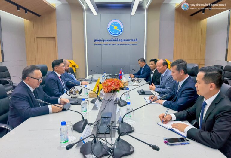 ឯកឧត្តមរដ្ឋមន្ត្រី ជា វ៉ាន់ដេត បានអញ្ជើញជួបពិភាក្សាការងារជាមួយ ឯកឧត្តមរដ្ឋមន្ត្រី ផែនជីរ៉ាន់ ដាតុ សាំហារី មូស្តាហ្វា (Pengiran Dato Shamhary Mustapha នៅទីស្តីការក្រសួង