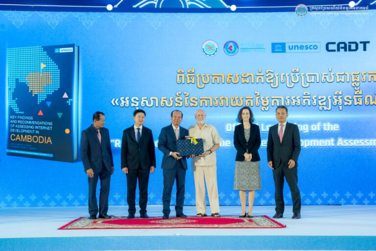 ឯកឧត្តមរដ្ឋមន្ត្រី ជា វ៉ាន់ដេត បានប្រគល់វត្ថុអនុស្សាវរីយ៍ដើម្បីជាការដឹងគុណចំពោះកិច្ចខិតខំប្រឹងប្រែងដ៏ធំធេងរបស់ លោក ន័បឺត ក្លែន (Klein Norbert ) ដែលជាបុគ្គលសំខាន់ ១រូប ក្នុងការបង្កើតប្រព័ន្ធអ៊ីនធឺណិតនៅកម្ពុជានៅទសវត្សរ៍ទី៩០