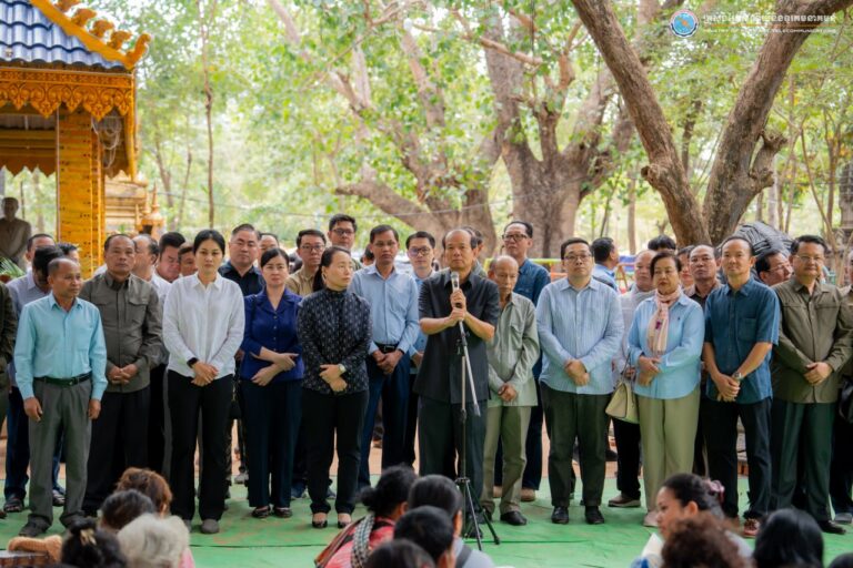 ឯកឧត្តមរដ្ឋមន្រ្តី ជា វ៉ាន់ដេត និងលោកជំទាវ បានចុះជួបសួរសុខទុក្ខនិងចែកអំណោយជូនបងប្អូនជនភៀសសឹកនៅខេត្តសៀមរាប