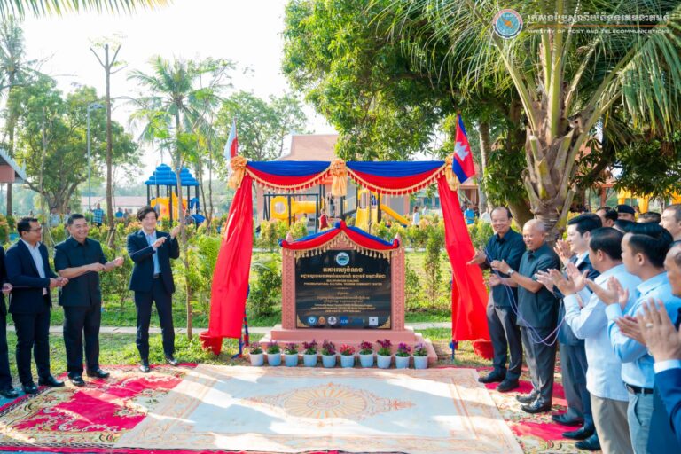 ឯកឧត្តមរដ្ឋមន្រ្តី ជា វ៉ាន់ដេត និងលោក NAGASE Kensuke (ណាហ្គាសិ កេនស៊ូកិ) អនុប្រធានបេសកកម្មនៃស្ថានទូតជប៉ុនប្រចាំកម្ពុជា បានអញ្ជើញជាអធិបតីដ៏ខ្ពង់ខ្ពស់ក្នុងពិធីសម្ពោធដាក់ឱ្យប្រើប្រាស់ជាផ្លូវការ “អគារពហុបំណងនិងហេដ្ឋារចនាសម្ព័ន្ធពាក់ព័ន្ធ” ដែលជាសមិទ្ធផលរបស់គម្រោងស្តារវិស័យទេសចរណ៍សហគមន៍ពីវិបត្តិកូវីដ-១៩