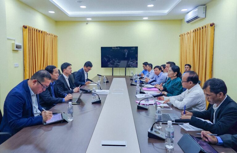 ឯកឧត្តមរដ្ឋលេខាធិការ សុខ ពុទ្ធិវុធ បានអញ្ជើញចូលរួមកិច្ចប្រជុំពិភាក្សា ដើម្បីពិគ្រោះយោបល់លើសេចក្តីព្រាងគោលនយោបាយអភិបាលកិច្ចទិន្នន័យ ២០២៦-២០៣៥ ជាមួយក្រសួងផែនការ