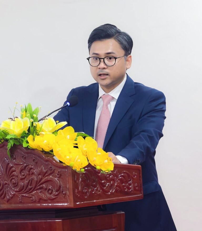 ឯកឧត្តមអនុរដ្ឋលេខាធិការ ទូច យ៉ារ៉ាន់ឌី បានអញ្ជើញជាអធិបតីក្នុងសិក្ខាសាលាស្តីពី ការប្រើប្រាស់ប្រព័ន្ធផ្តល់សេវាសាធារណៈឌីជីថល ដល់មន្ទីរប្រៃសណីយ៍និងទូរគមនាគមន៍ខេត្តចំនួន៧