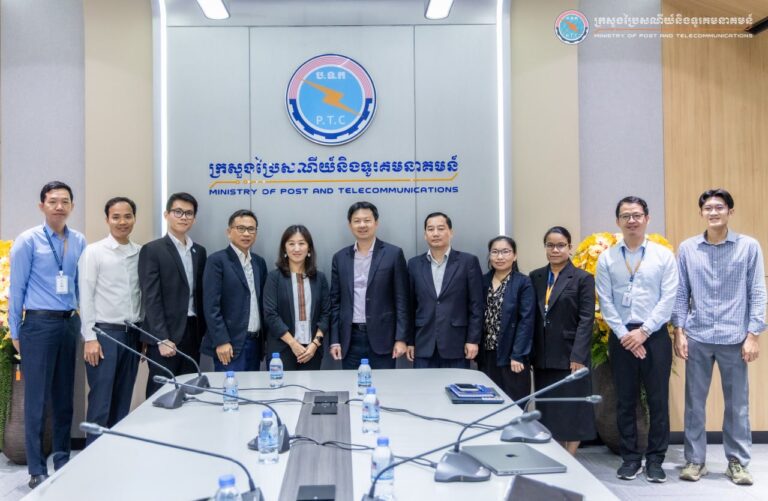 ឯកឧត្តមរដ្ឋលេខាធិការ សុខ ពុទ្ធិវុធ បានទទួលជំនួបសម្តែងការគួរសមនិងពិភាក្សាការងារជាមួយ Ms. Carolyn Florey អ្នកជំនាញអភិវឌ្ឍន៍ឌីជីថល តំណាងធនាគារអភិវឌ្ឍន៍អាស៊ី ដើម្បីពិភាក្សាលើគម្រោង BRIDGE