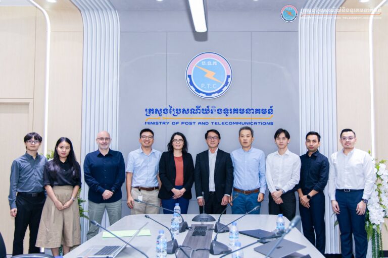 ឯកឧត្តម ហាក់ សុខហេង អនុរដ្ឋលេខាធិការ​ បានដឹកនាំកិច្ចប្រជុំជាមួយ លោកស្រី Christine HA ប្រធានក្រុមការងារឌីជីថលនៃទីភ្នាក់ងារបារាំងសម្រាប់អភិវឌ្ឍន៍ (AFD) លើគម្រោងបង្កើតមជ្ឈមណ្ឌលស្រាវជ្រាវជាតិស្តីពីបញ្ញាសិប្បនិមិ្មតនិងវិទ្យាសាស្រ្តទិន្នន័យនៅកម្ពុជា