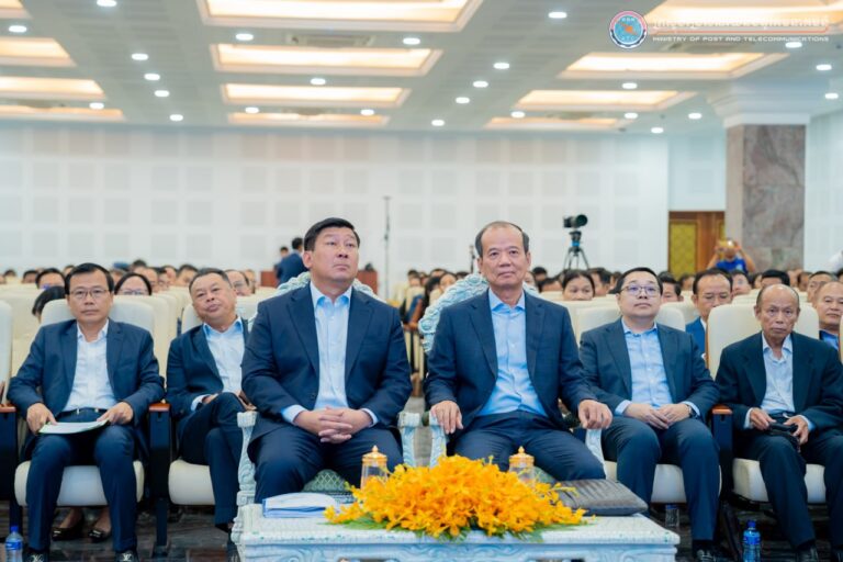 ឯកឧត្តមរដ្ឋមន្រ្តី ជា វ៉ាន់ដេត បានអញ្ជើញថ្លែងសុន្ទរកថាក្នុងពិធីបើកសិក្ខាសាលាផ្សព្វផ្សាយអំពី “ការសាងសង់ហេដ្ឋារចនាសម្ព័ន្ធទូរគមនាគមន៍នៅទីប្រជុំជន តំបន់លំនៅឋាន អគារសហកម្មសិទ្ធិ អគារពាណិជ្ជកម្ម អគារផ្សាទំនើប តំបន់ឧស្សាហកម្ម តំបន់សេដ្ឋកិច្ចពិសេស និងតំបន់ឬសំណង់ប្រហាក់ប្រហែលផ្សេងទៀត”