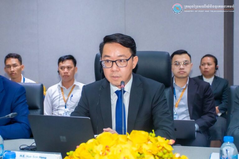 ឯកឧត្តមរដ្ឋលេខាធិការ ហាក់ សុខហេង បានអញ្ជើញចែករំលែកបទពិសោធនៃការប្រើប្រាស់ប្រព័ន្ធបច្ចេកវិទ្យាព័ត៌មានសម្រាប់ការគ្រប់គ្រងហិរញ្ញវត្ថុសាធារណៈ (FMIS) ដល់គណៈប្រតិភូជាន់ខ្ពស់នៃសាធារណរដ្ឋប្រជាធិបតេយ្យប្រជាមានិតឡាវ