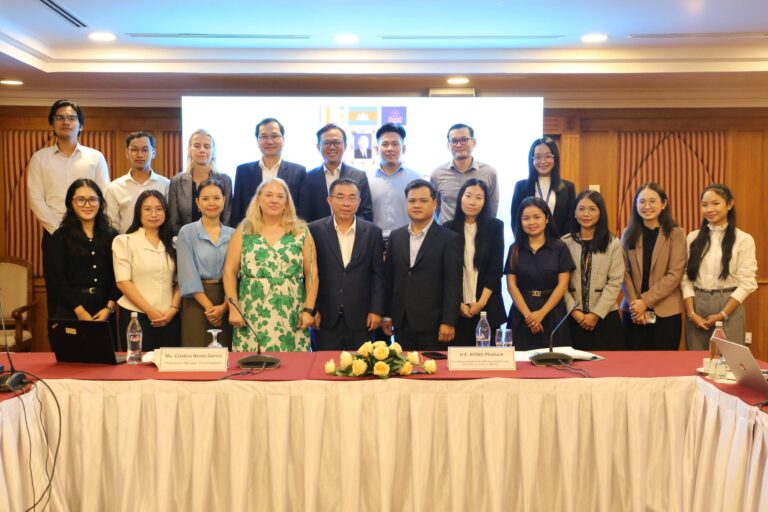 ក្រសួងប្រៃសណីយ៍និងទូរគមនាគមន៍ បានរៀបចំកម្មវិធីបណ្តុះបណ្តាលស្តីពី “ សេចក្តីព្រាងគោលការណ៍ណែនាំរួមស្តីពីកិច្ចការពារទិន្នន័យបុគ្គល”