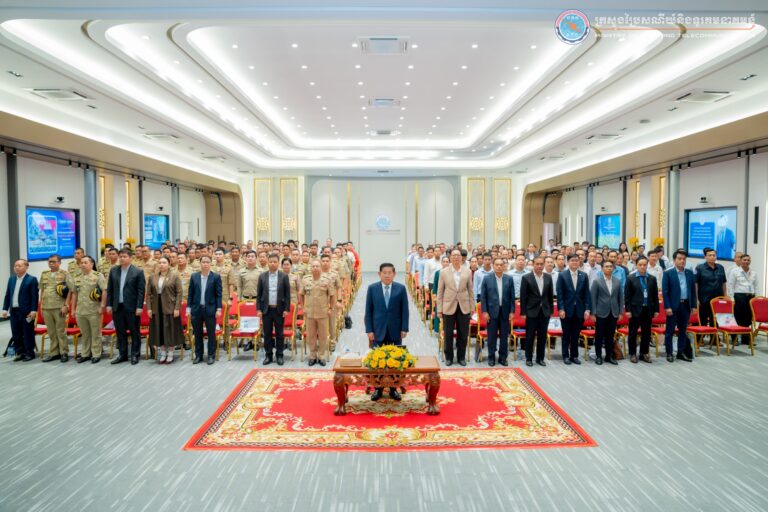 ក្រសួងប្រៃសណីយ៍និងទូរគមនាគមន៍ និងក្រសួងមហាផ្ទៃ សហការរៀបចំសិក្ខាសាលាផ្សព្វផ្សាយលើការបង្ការទប់ស្កាត់និងបង្រ្កាបបញ្ញើហាមឃាត់ឆ្លងកាត់តាមសេវាប្រៃសណីយ៍ និងផ្សព្វផ្សាយបទដ្ឋានគតិយុត្តពាក់ព័ន្ធ