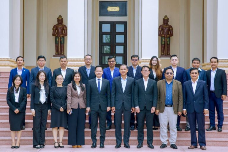 ឯកឧត្តមរដ្ឋលេខាធិការ ម៉ម អំណត់ បានដឹកនាំគណៈប្រតិភូ ក.ប.ទ. ចូលរួមក្នុងកិច្ចប្រជុំជាមួយក្រសួងយុត្តិធម៌ដើម្បីពិនិត្យពិភាក្សាលើសេចក្តីព្រាងច្បាប់ស្តីពីប្រៃសណីយ៍