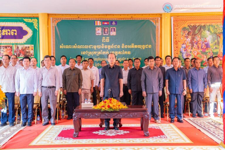 ឯកឧត្តមរដ្ឋមន្រ្តី ជា វ៉ាន់ដេត បានអញ្ជើញជួបសំណេះសំណាលជាមួយនិវត្តជននិងអតីតយុទ្ធជន ប្រមាណ ១៧០០នាក់ នៅស្រុកត្រាំកក់ ខេត្តតាកែវ