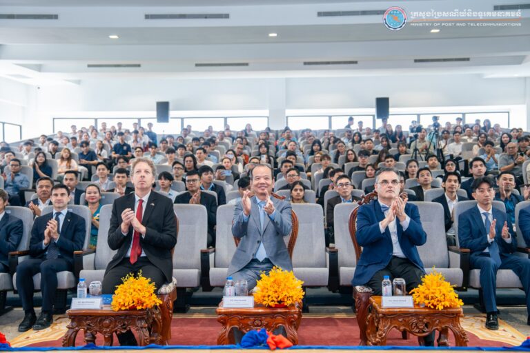 សហភាពអឺរ៉ុប បារាំង និងក្រសួងប្រៃសណីយ៍និងទូរគមនាគមន៍ រួមគ្នាបើកសម្ពាធកម្មវិធីប្រកួតប្រជែងផ្នែកបច្ចេកវិទ្យានិម្មិត VR (Virtual Reality) សម្រាប់និស្សិត ដើម្បីជំរុញជំនាញឌីជីថលនិងនវានុវត្តន៍បៃតង